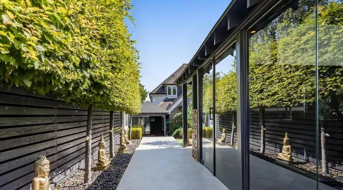 Brighton Luxury Spa Escape By Crown Gardens Holiday Homes 0*,