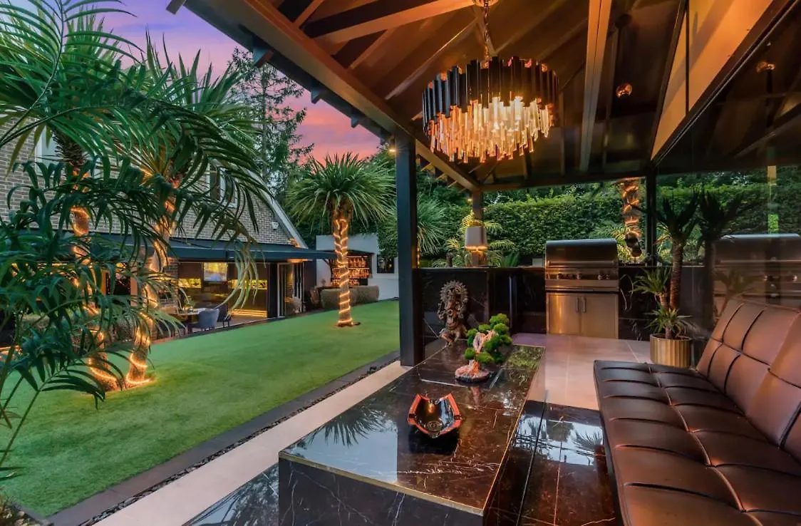 Brighton Luxury Spa Escape By Crown Gardens Holiday Homes location